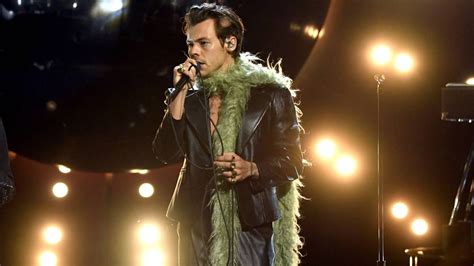 Harry Styles had a love affair with feather boas at the 